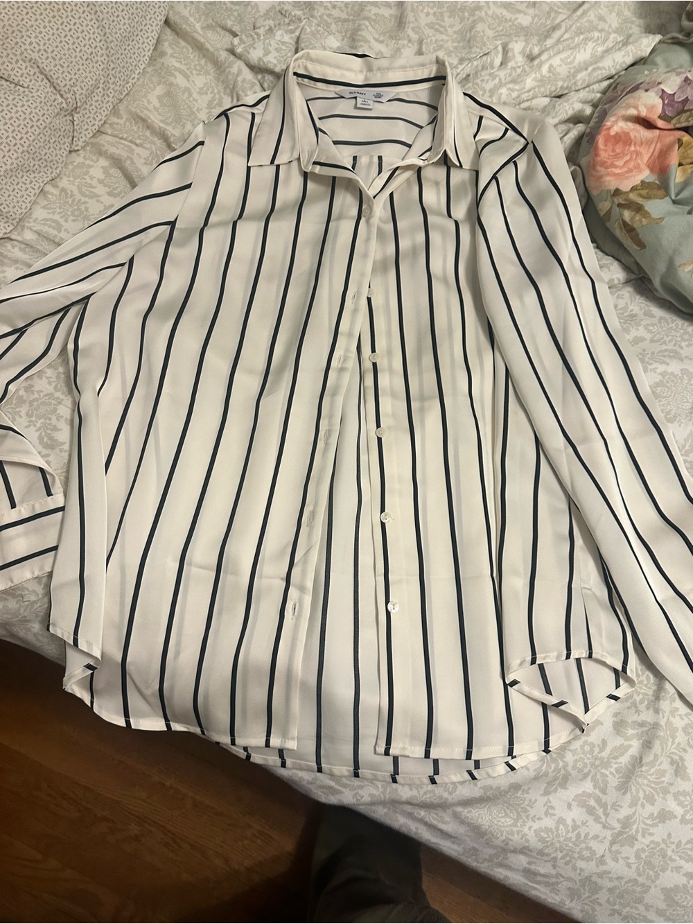 Old Navy White Blouse with Navy Horizontal Stripes only worn once